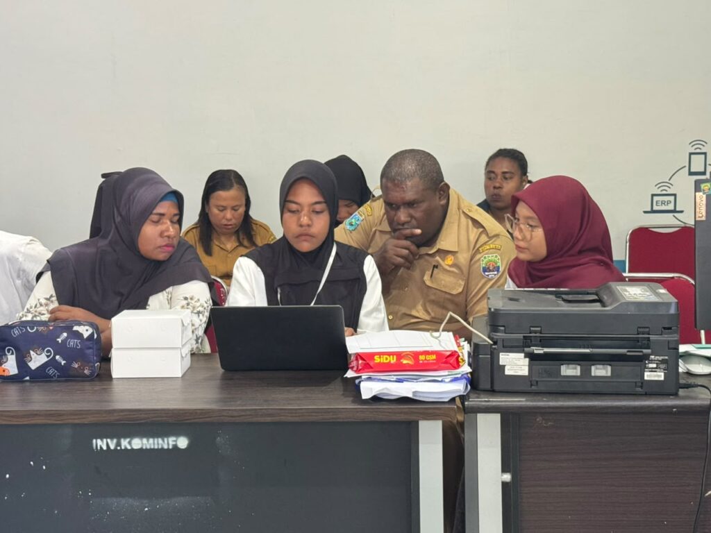 Kampung Trikora Mengikuti Pendampingan Pembuatan Website Kampung Bersama Diskominfo dan BPS Kabupaten Kaimana